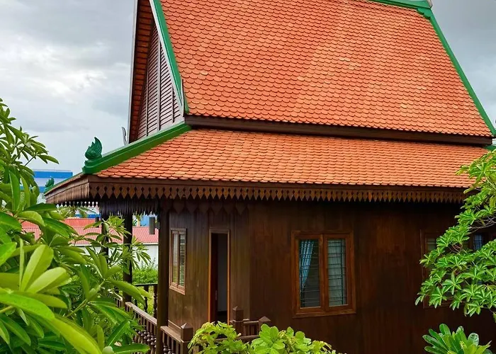 Sala Khmer - Living With Locals *