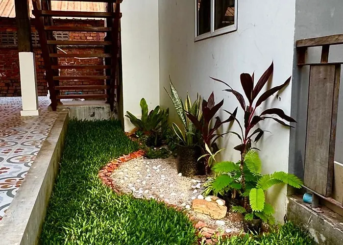Sala Khmer - Living With Locals