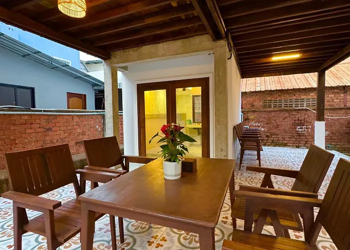 Sala Khmer - Living With Locals *
